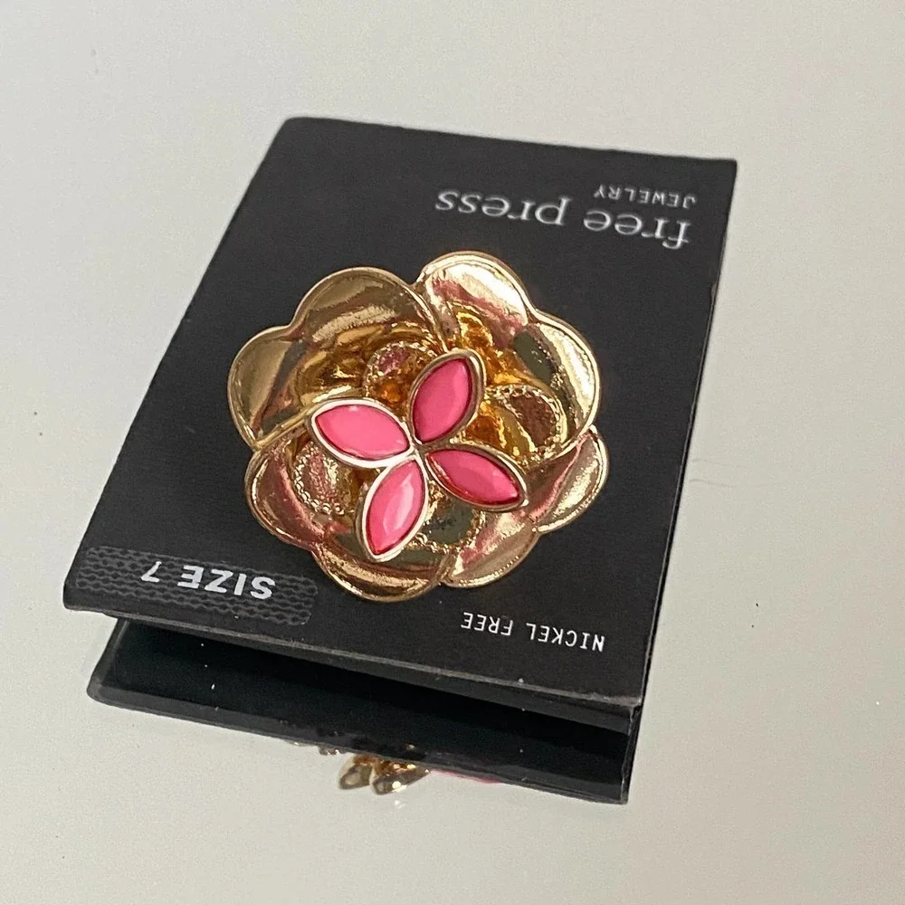 Nordstrom Gold Tone Chunky Flower Statement Ring Size 7